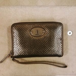 👝🐍Fossil wristlet wallet with snakeskin emboss